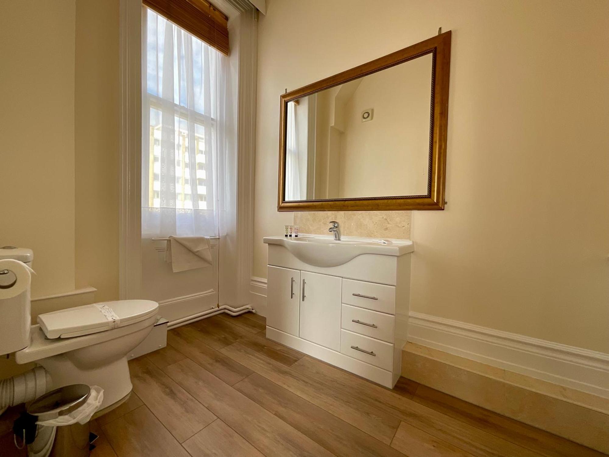 Vernon Guesthouse Eastbourne Dış mekan fotoğraf