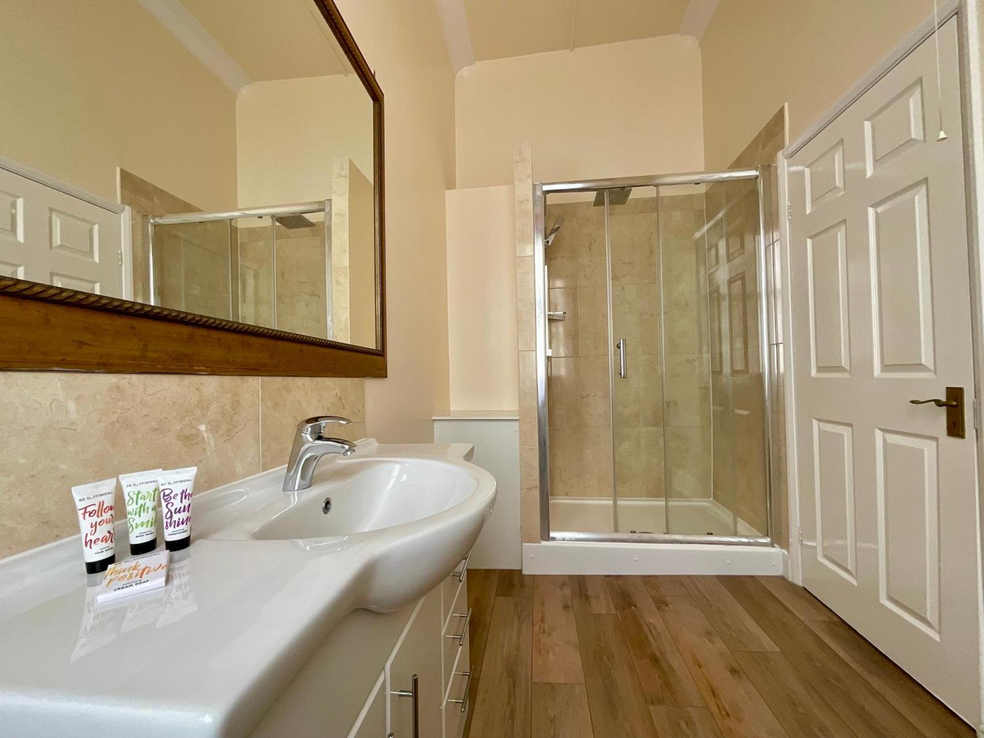 Vernon Guesthouse Eastbourne Dış mekan fotoğraf